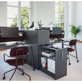 OGI A desk with 6 workspaces